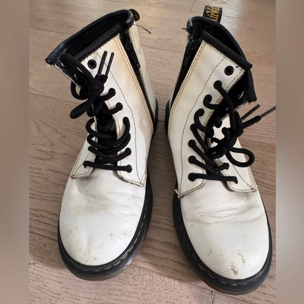 Dr. Martens kids 1460 boots size US 3